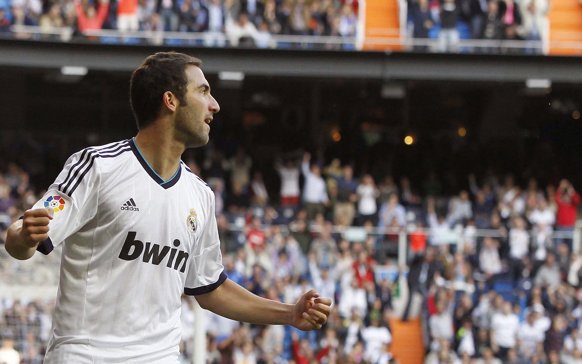 世界杯激情高涨：每一次传球都扣人心弦，世界杯片段