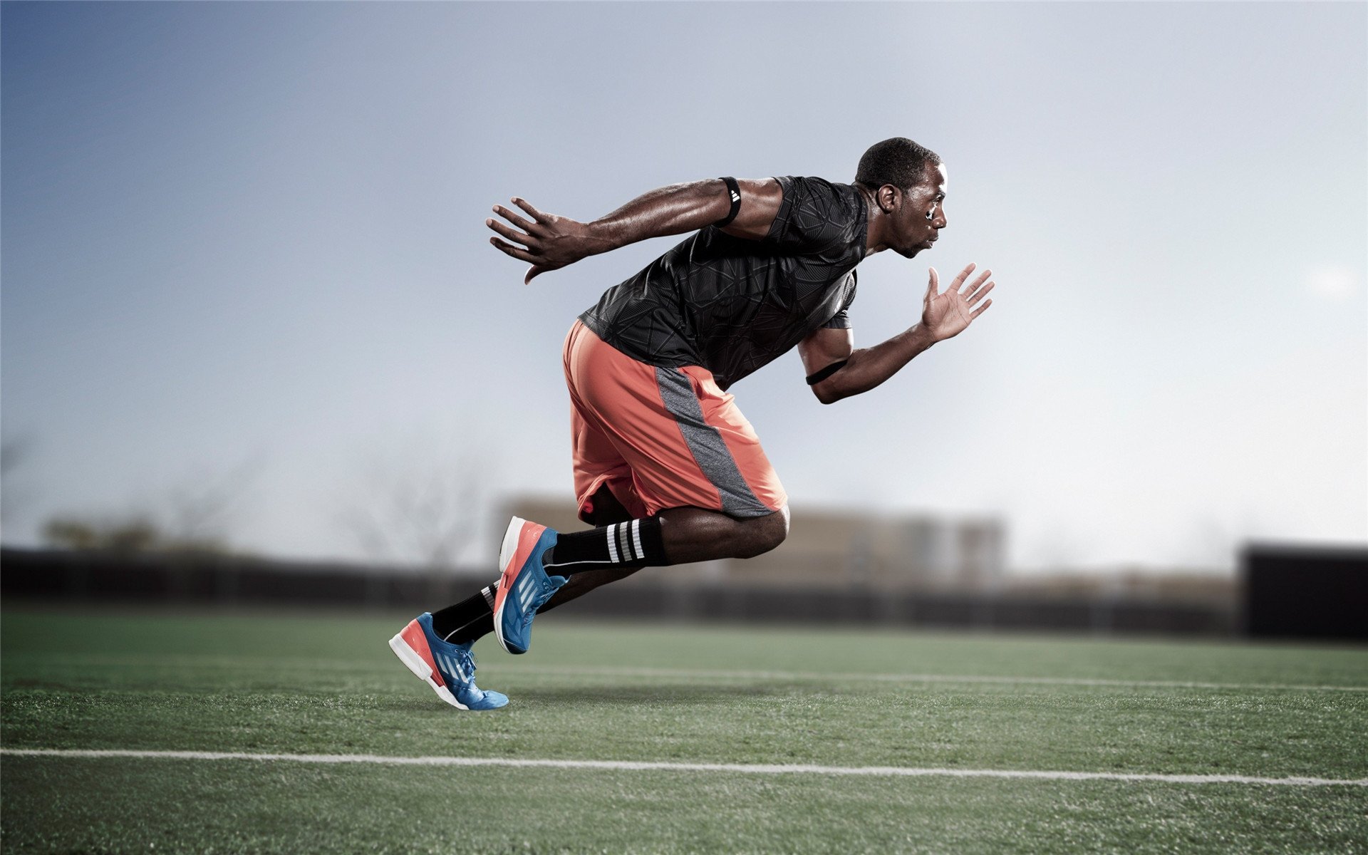 湖人训练现场使用高频传球训练提高出球速度，湖人传球大师