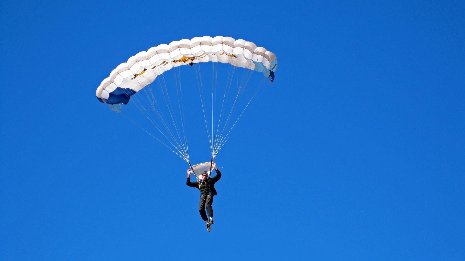 体育赛事主办方推出票价优惠政策扩大观众群，体育比赛票务网站