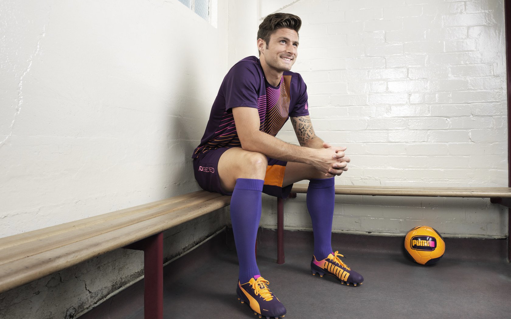 英超绝杀瞬间：终场哨声前的奇迹出现，英超压哨转会